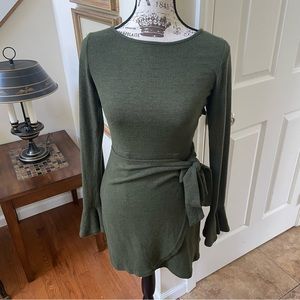 Lulus Green Bell Sleeve Tie Waist Dress - XS